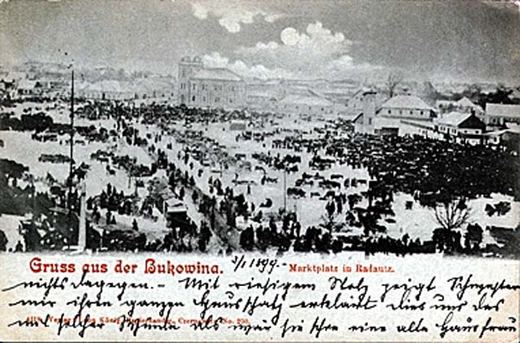 Postcard “Gruss aus der Bukowina”: the crowded market square (Marktplatz) in Radautz