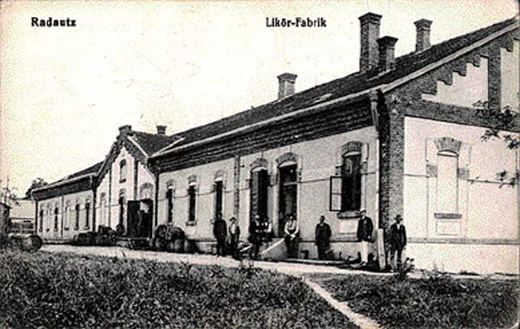 Postcard of the liqueur factory (Likör-Fabrik) in Radautz