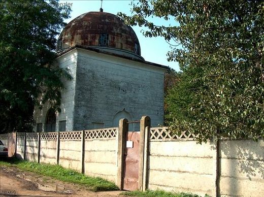The entrance gate of the cemetery