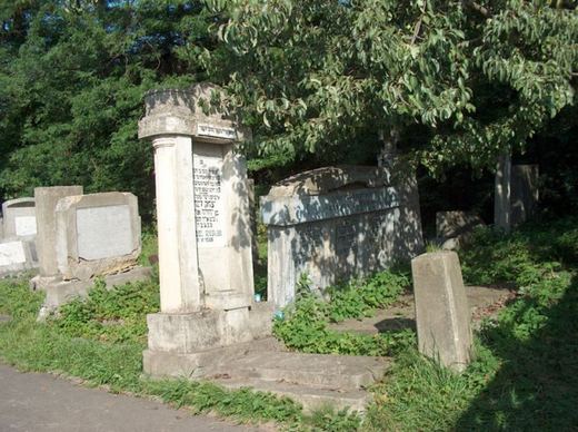 The first row of graves in Parcel One