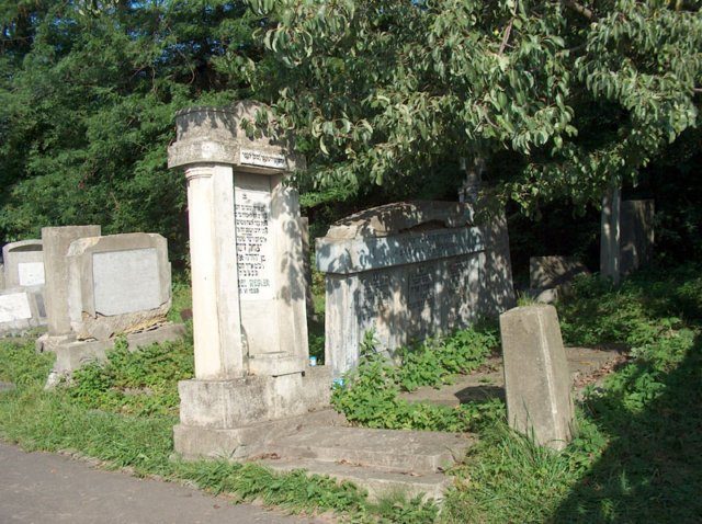 The first row of graves in Parcel One