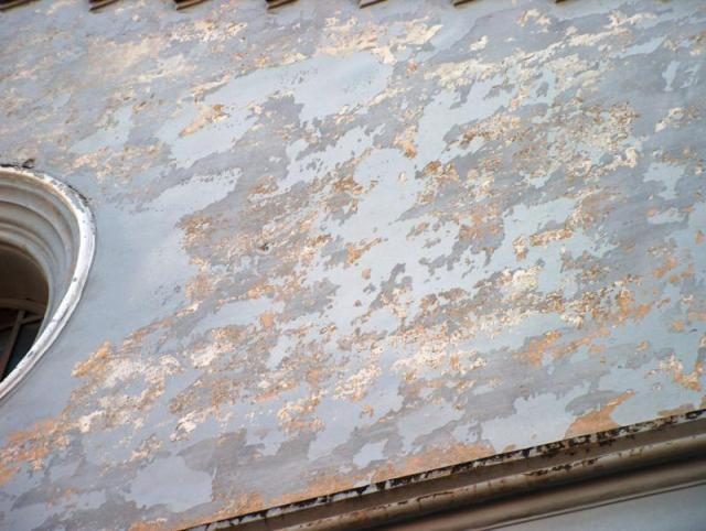 Peeling paint on the outer wall